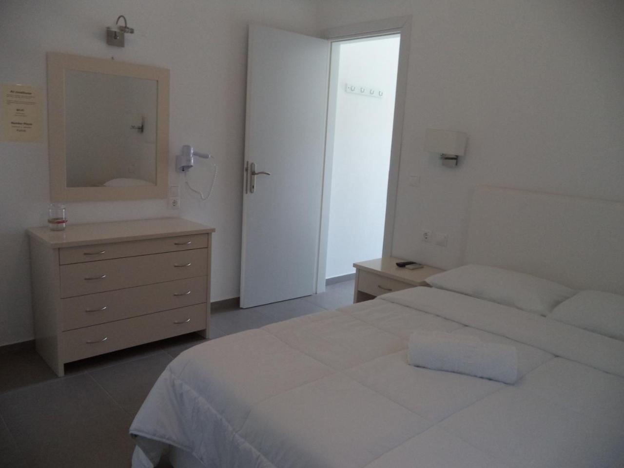 Taxiarchis Studios Agios Georgios  Екстер'єр фото