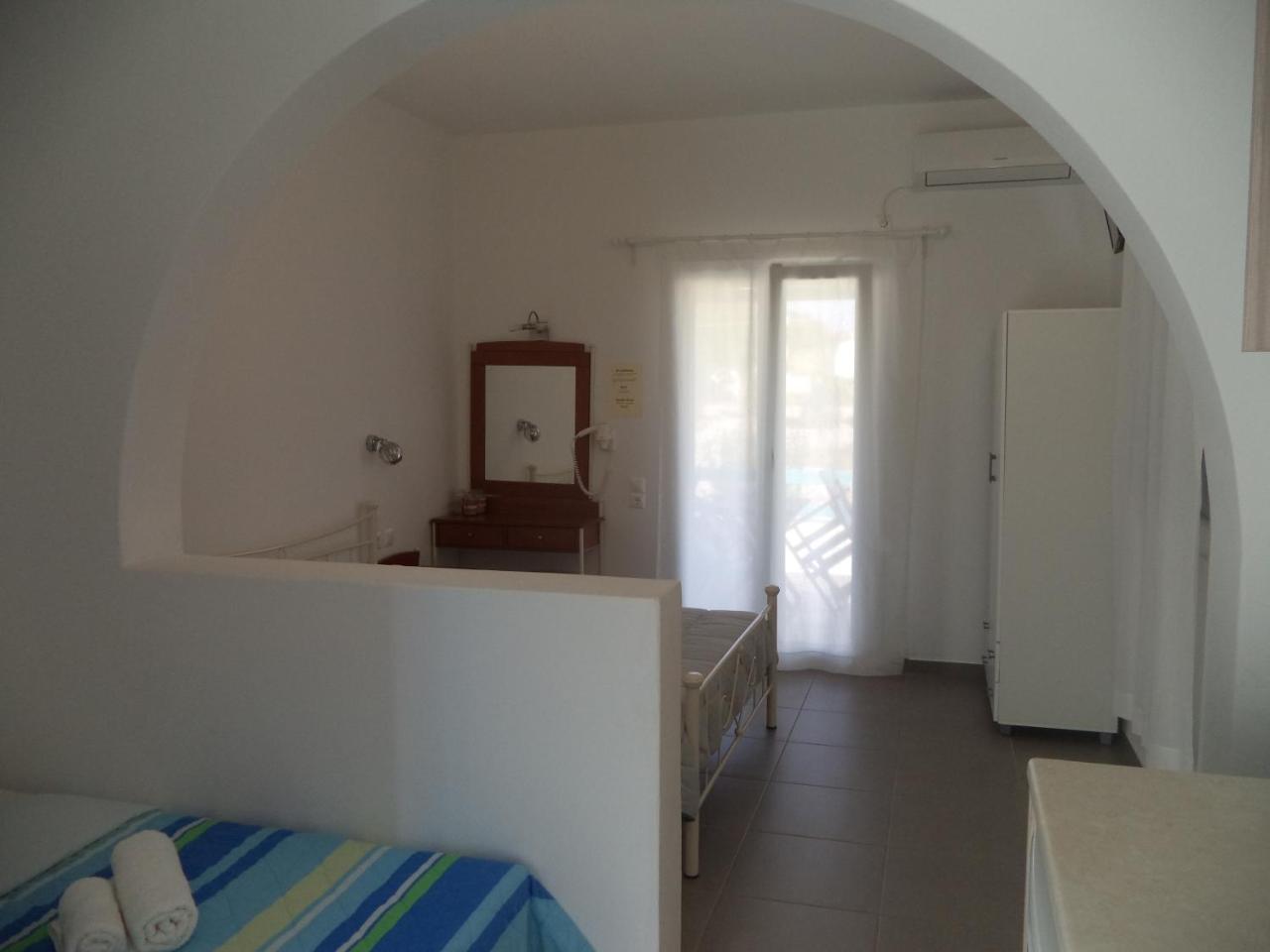 Taxiarchis Studios Agios Georgios  Екстер'єр фото